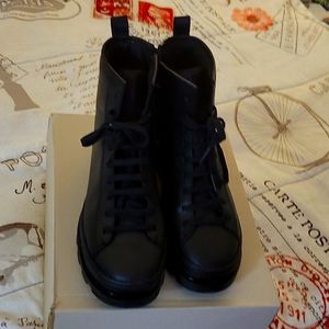 Woman black boots..leather